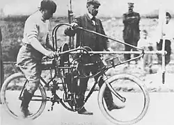 Anzani V-twin als aandrijving voor Ernest Archdeacons aeromotorcyclette in 1906