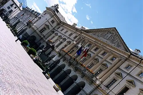 Émile-Chanoux-plein met stadhuis (Hôtel de ville)