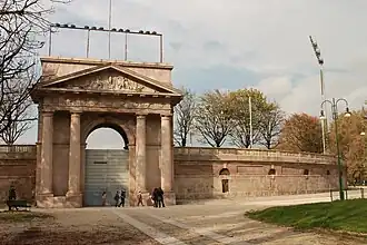 De ingang van het stadion.