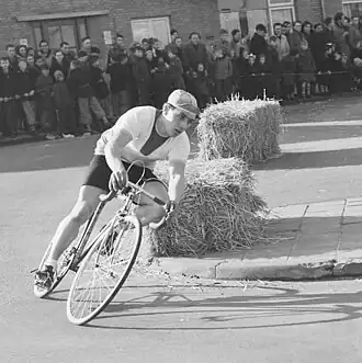 van 't Hof, winnaar van de Ronde van Haarlem-Noord in 1953