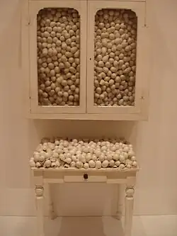 Armoire Blanche et Table Blanche (1965) in het MoMa, New York.