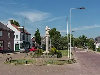 Gedenkteken 1940-1945, oorlogsmonument van Albert Termote aan de Klapstraat.