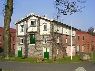 Monumentaal graanpakhuis op het kloosterterrein