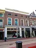 Winkel met bovenwoning