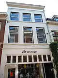 Winkel met bovenwoning
