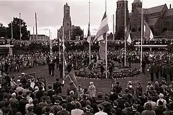 Herdenking bij het oorlogsmonument op het Airborneplein