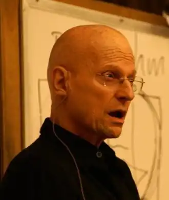 Arnold Mindell bij een seminar in Denver, 2011