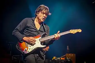 Arnold van Dongen tijdens een liveoptreden (2022)