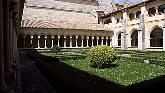 Binnenplaats van het cisterciënzer klooster in Santibáñez de Ecla