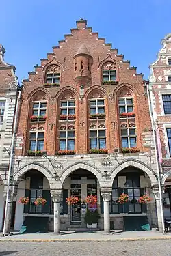 Arras: Hotel 'Les Trois Lupars' op de Grand'Place)