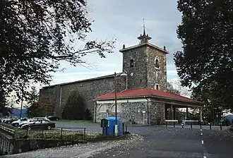 Het Arrate-heiligdom op de top van de berg