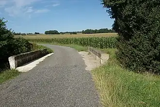Brug over de Arrats de devant in de D228