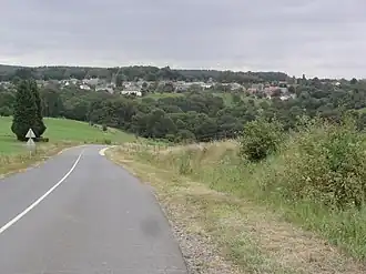 Arreux vanuit het westen gezien