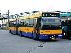 Latere [(sinds) wanneer?] huisstijl van de NWH. Donkergele basis. Donkerblauwe schotplaten met tussen het geel en blauw een rode streep. Met deze huisstijl hebben de rechtsopvolgers ook nog rondgereden.