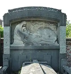 "Pieta"; monumentale grafzerk van de familie Maes-Sloor, door Robert Van de Velde