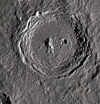 Arzachel en zijn satellietkraters (foto Observatorium van Bayfordbury 2012)