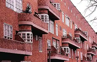 Architectuur aan de Vrijheidslaan van Michel de Klerk in de stijl van de Amsterdamse School