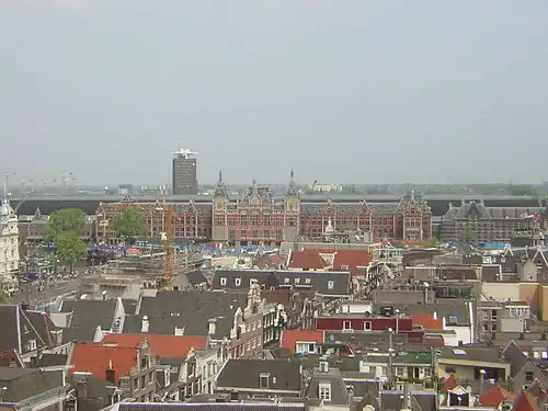 Het station gezien vanaf de Oudekerkstoren.