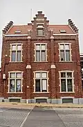 Gemeentehuis in neotraditionele stijl