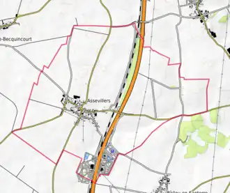 Ligging van het complex in het zuiden van de gemeente Assevillers