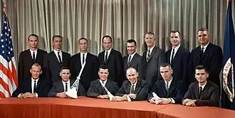 Group 3 astronauten. Achter, links naar rechts: Collins, Cunningham, Eisele, Freeman, Gordon, Schweickart, Scott, Williams. Voor, links naar rechts: Aldrin, Anders, Bassett, Bean, Cernan, Chaffee.