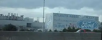 Foto van de fabriek in 2007, na de sluiting.