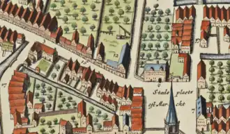 Het Egmondshuis (nummer 12) in de Stedenatlas van Frederik de Wit uit circa 1698. Achter het Egmondshuis is het hof zichtbaar met put, nog niet doorkruist door de stadsgracht. Rechts van het Egmondshuis staat het Dekemahuis (nummer 6). Rechtsonder in beeld Klein Botnia (nummer 7) en de toren van de Martinikerk.