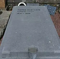 Graf van minister van Staat Pierre Descamps op het kerkhof