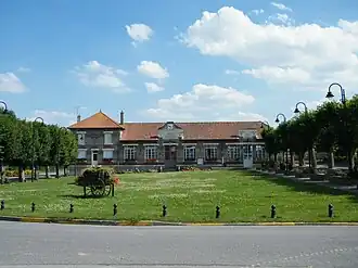 Gemeentehuis en school