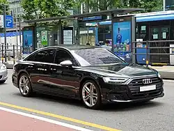 Audi S8 L