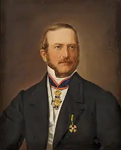 Een drager van het commandeurskruis, in het knoopsgat de Orde van de Leeuw van Zähringen