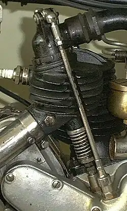 Stoterstang bij een IOE-motor