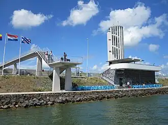 Het monument op de Afsluitdijk in 2009