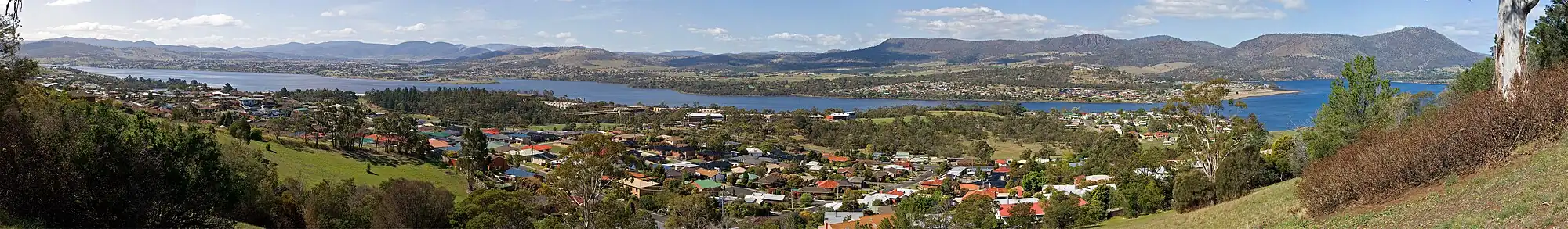 Austins Ferry en de rivier de Derwent