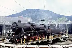Locomotief ÖBB 52.1198 op de draaischijf te Selzthal (Oostenrijk)