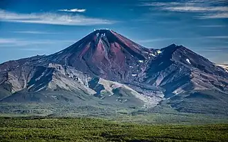 De vulkaan Avatsjinskaja Sopka op Kamtsjatka