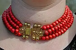 Halssnoer met bloedkoraal