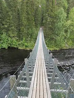 Een hangbrug over de Oulankajoki.