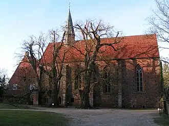 Vrouwensticht Börstel. Stichtskerk, zuidzijde