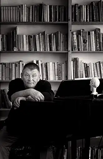 J. Bernlef thuis aan de Waldeck Pyrmontlaan, Amsterdam (2002)