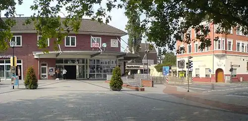 Plein met het stationsgebouw