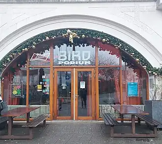 Voorgevel van BIRD Rotterdam aan de Raampoortstraat.