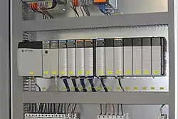 Programmable logic controller van Allen-Bradley in een bedieningspaneel