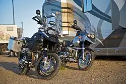 R 1150 GS (rechts) en R 1200 GS Adventure (links)