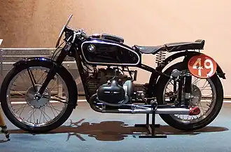 Deze BMW mocht in 1938 nog een compressor hebben (de geribbelde trommel vóór op het motorblok)