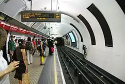 Het noordelijke perron van de Central Line in 2010