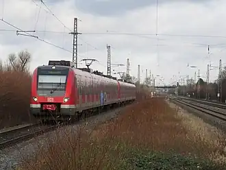 Een Baureihe 422 bij aankomst te Angermund aan lijn S1, een veelgebruikt treintype op de S-Bahnlijnen