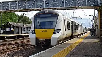 Class 700 treinstel in station Sandy, 2024