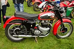 A10 Golden Flash met swingarm uit 1960.