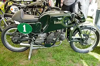 BSA MC1 uit 1954. De merknaam "Rudge" moest verhullen dat het om een BSA ging.